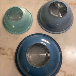 3 Piece set of vintage Pyrex Moody Blues nesting mixing bowls with clear bottoms